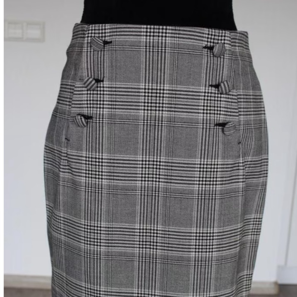 H&M - Black & White Button Plaid Houndstooth Skirt